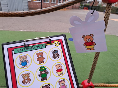 Lesmateriaal bewegend leren - sinterklaas - verlanglijstjes van auteur Zwaanzinnig onderwijs slide 4