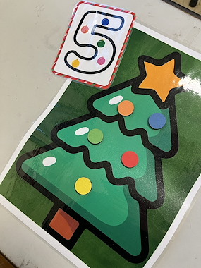 Lesmateriaal Kerstboom versieren (telspel) van auteur Juf_Cynthia_ slide 2